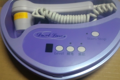 ชุดเลเซอร์ดูแลผิว Dual Laser เป็นแบบกระเป๋าหิว เลือกการทำงานได้สองแบบ ตั้งเวลาการสิ้นสุดการทำงานได้ ใช้ไฟเลี้ยงแค่ 4.5  V.DC (ไม่มีหม้อแปลงติดมาด้วย)