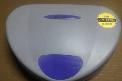 ชุดเลเซอร์ดูแลผิว Dual Laser เป็นแบบกระเป๋าหิว เลือกการทำงานได้สองแบบ ตั้งเวลาการสิ้นสุดการทำงานได้ ใช้ไฟเลี้ยงแค่ 4.5  V.DC (ไม่มีหม้อแปลงติดมาด้วย)