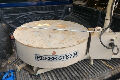 ชุดฐานเหล็กกลม หมุน ซ้าย - ขวา ได้ด้วยมอเตอร์เกียร์ตามสั่ง ชิ้นงานชุดนี้มาจากญี่ปุ่น รับน้ำหนักได้เยอะหลายร้อยกิโลกรัม