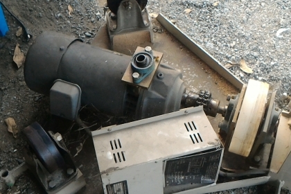 ชุดฐานเหล็กกลม หมุน ซ้าย - ขวา ได้ด้วยมอเตอร์เกียร์ตามสั่ง ชิ้นงานชุดนี้มาจากญี่ปุ่น รับน้ำหนักได้เยอะหลายร้อยกิโลกรัม