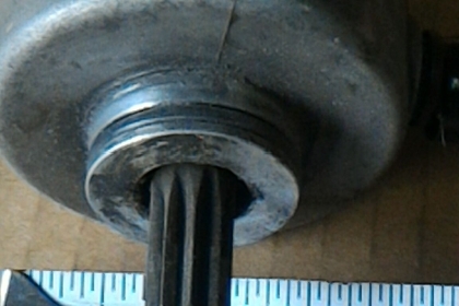 มอเตอร์ DC เดิมๆใช้กับสตาร์ทรถของรถมอเตอร์ไซค์  นำไปใช้หมุนขับงานต่างๆได้ แรงบิดสูง ใช้ไฟ DC ขับตั้งแต่ 10 - 15 V.