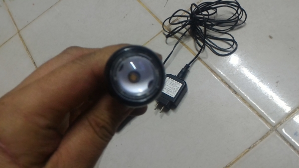 โคมไฟหลอด LED ซุปเปอร์ไบค์ สว่างมาก หัวดวงโคมเล็กๆ ใช้การคีมกับขอบโต็ะมีสายบีดงอได้