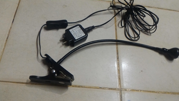 โคมไฟหลอด LED ซุปเปอร์ไบค์ สว่างมาก หัวดวงโคมเล็กๆ ใช้การคีมกับขอบโต็ะมีสายบีดงอได้