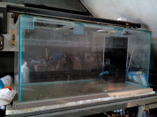 ขายตู้ปลาสั่งทำขนาด 18"X42"X20" มีระบบกรองน้ำครบชุด พร้อมชุดขาไฟ