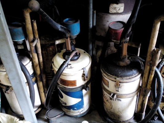 อู่ซ่อมรถเลิกกิจการขายถังน้ำมันเกียร์ถังอัดจารบีมือ2เยอรมัน