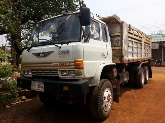 ขายรถ10ล้อ ดั้ม2เพลา FM227 เครื่อง220แรง พ.เพาเวอร์ เบรกทิฟฟี่ มีลำโพงระบบลากพ่วง ยางดี10เส้น สโลเดิม รถสวย เอกสารพร้อมโอน สนใจโทร 090-8588220คุณนะ 093-3258446คุณบิว หรือเข้าดูสินค้าอื่นๆได้ที่ www.truck.in.th/498 หรือเพจFacebook ณรงค์ ซื้อขายรถมือสอง (เว