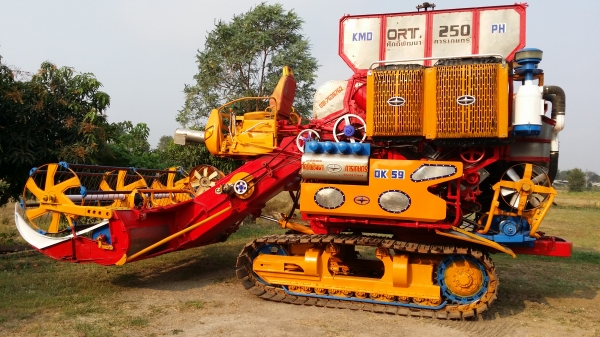 ขายรถเกี่ยวขาวศักดิ์พัฒนาการเกษตร km 850,000บาท ไพทูลย์ 0817638762 สุพรรณบุรี