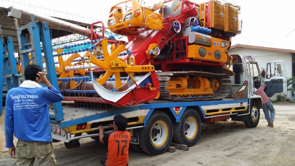 ขายรถเกี่ยวขาวศักดิ์พัฒนาการเกษตร km 850,000บาท ไพทูลย์ 0817638762 สุพรรณบุรี