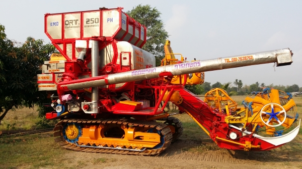 ขายรถเกี่ยวขาวศักดิ์พัฒนาการเกษตร km 850,000บาท ไพทูลย์ 0817638762 สุพรรณบุรี