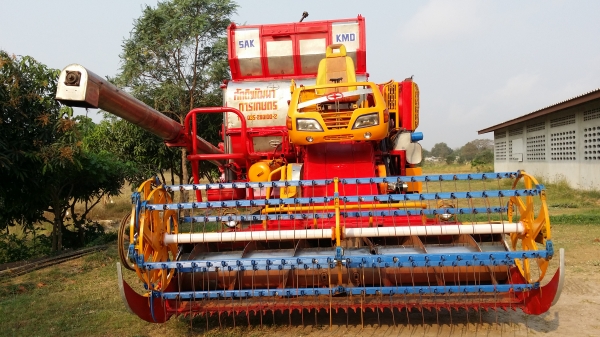 ขายรถเกี่ยวขาวศักดิ์พัฒนาการเกษตร km 850,000บาท ไพทูลย์ 0817638762 สุพรรณบุรี