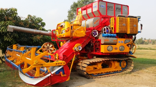 ขายรถเกี่ยวขาวศักดิ์พัฒนาการเกษตร km 850,000บาท ไพทูลย์ 0817638762 สุพรรณบุรี