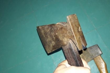 ขายขวานหงอนถอนตะปูงานเก่าโบราณตรากงจักร