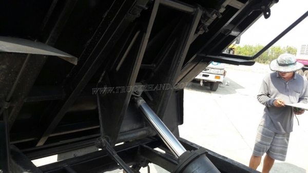 รถกระบะบรรทุก ยี่ห้อ NISSAN กระบะดัมพ์