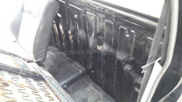 รถกระบะบรรทุก ยี่ห้อ NISSAN กระบะดัมพ์