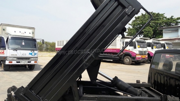 รถกระบะบรรทุก ยี่ห้อ NISSAN กระบะดัมพ์