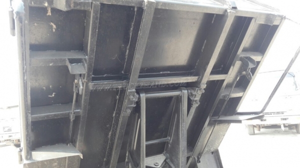 รถกระบะบรรทุก ยี่ห้อ NISSAN กระบะดัมพ์