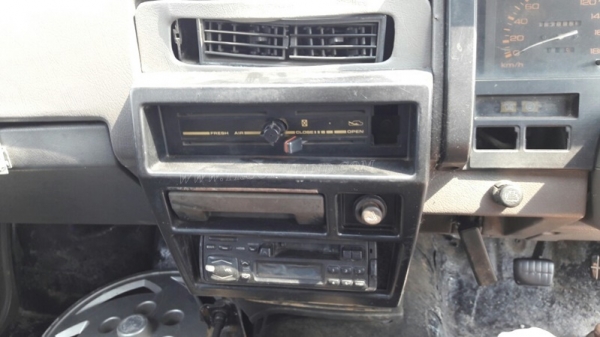 รถกระบะบรรทุก ยี่ห้อ NISSAN กระบะดัมพ์