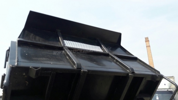 รถกระบะบรรทุก ยี่ห้อ NISSAN กระบะดัมพ์