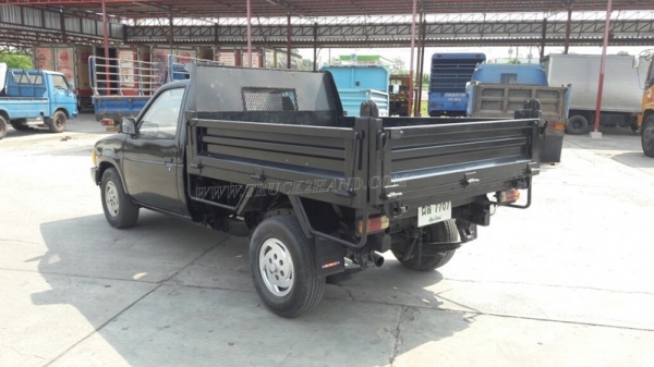 รถกระบะบรรทุก ยี่ห้อ NISSAN กระบะดัมพ์
