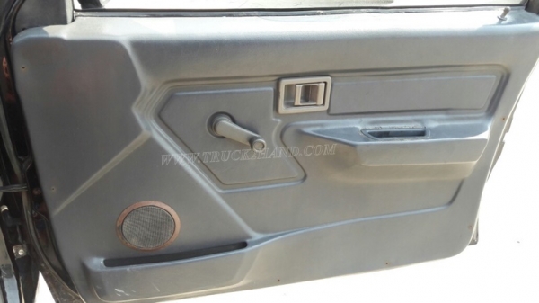 รถกระบะบรรทุก ยี่ห้อ NISSAN กระบะดัมพ์