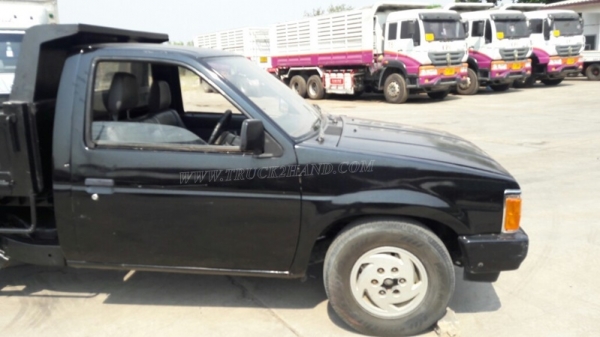 รถกระบะบรรทุก ยี่ห้อ NISSAN กระบะดัมพ์