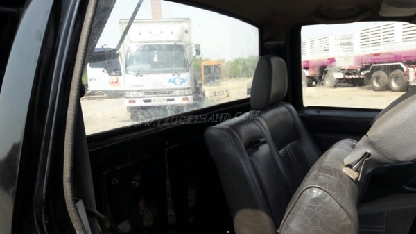 รถกระบะบรรทุก ยี่ห้อ NISSAN กระบะดัมพ์