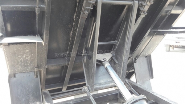 รถกระบะบรรทุก ยี่ห้อ NISSAN กระบะดัมพ์