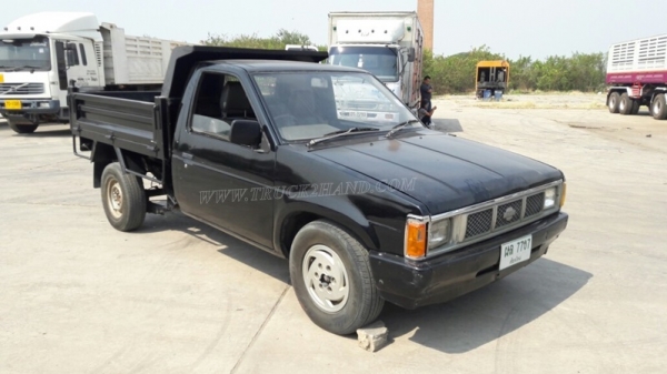 รถกระบะบรรทุก ยี่ห้อ NISSAN กระบะดัมพ์