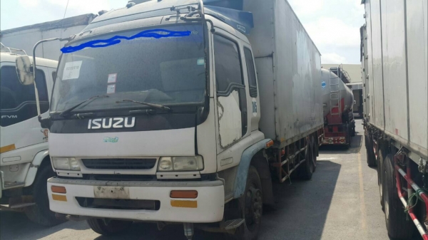 ขาย10ล้อช่วงยาว7.2เมตร195แรงรถห้าง