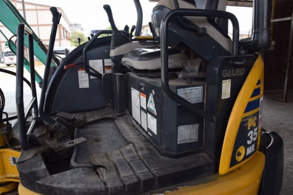 ขายรถแบคโฮ Komatsu PC35 MR-2 สภาพสวยมาก สนใจติดต่อ 0818617480/line ID: Prechakong
