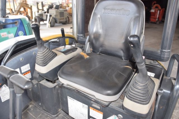 ขายรถแบคโฮ Komatsu PC35 MR-2 สภาพสวยมาก สนใจติดต่อ 0818617480/line ID: Prechakong