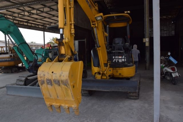 ขายรถแบคโฮ Komatsu PC35 MR-2 สภาพสวยมาก สนใจติดต่อ 0818617480/line ID: Prechakong