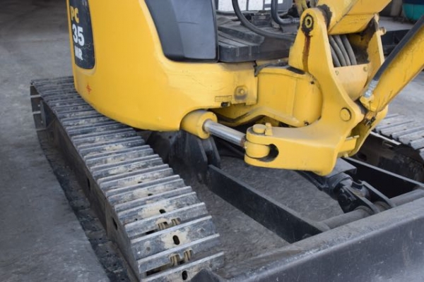 ขายรถแบคโฮ Komatsu PC35 MR-2 สภาพสวยมาก สนใจติดต่อ 0818617480/line ID: Prechakong