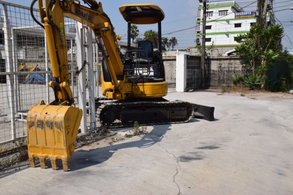 ขายรถแบคโฮ Komatsu PC35 MR-2 สภาพสวยมาก สนใจติดต่อ 0818617480/line ID: Prechakong