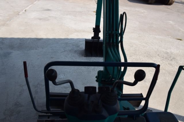 ขายรถแบคโฮ Komatsu PC25R-8 สภาพสวยมาก สนใจติดต่อ  0818617480/Line ID: Prechakong