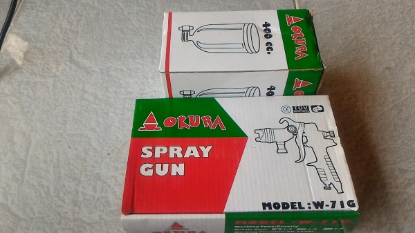 กาพ่นสีแบบกระป๋องบน ยี่ห้อ OKURA รุ่น W -71G ปรับการควบคุมที่ปืนได้ทุกอย่าง ปริมาณลมที่ออก ปริมาณสี และรูปแบบการพ่น