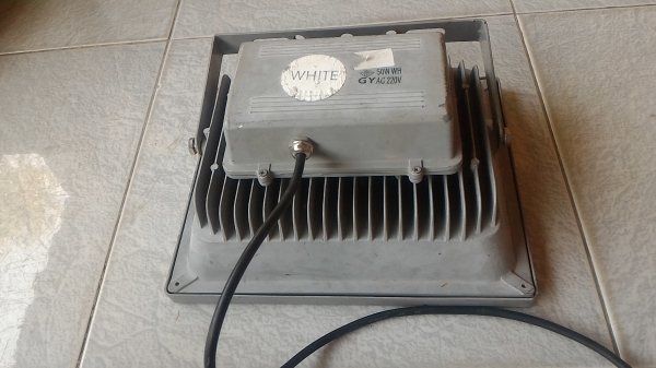 ชุดโคมไฟสปอตไลท์แบบ LED ขนาดกำลังที่ 50 W. ความสว่างมากและ กว้าง