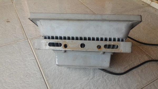 ชุดโคมไฟสปอตไลท์แบบ LED ขนาดกำลังที่ 50 W. ความสว่างมากและ กว้าง