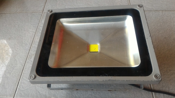 ชุดโคมไฟสปอตไลท์แบบ LED ขนาดกำลังที่ 50 W. ความสว่างมากและ กว้าง