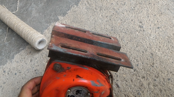 ตัวดึงประตูม้วนขนาดใหญ่ด้วย รอกโซ่ ตราข้าง ขนาด 1 ตัน ตัวค่อนข้างใหญ่ โซ่โต  หรือขึ้นไปใช้งานด้านอื่นตามสะดวก