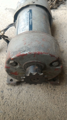 มอเตอร์เกียร์ทดและเบรคในตัวป้องกันการหมุนฟรี TOSHIBA ขนาดกำลัง 200 W. ทดแล้วหมุนที่ 48 รอบต่อนาที