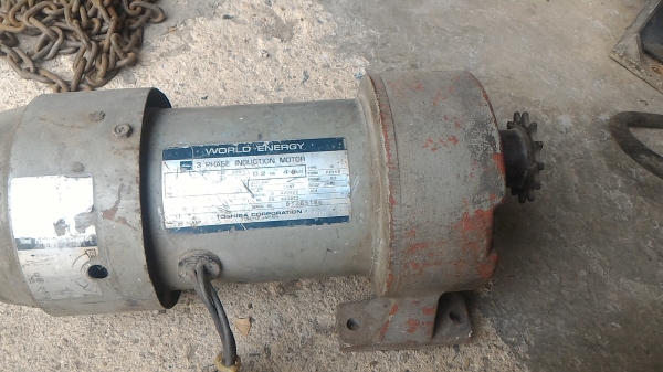 มอเตอร์เกียร์ทดและเบรคในตัวป้องกันการหมุนฟรี TOSHIBA ขนาดกำลัง 200 W. ทดแล้วหมุนที่ 48 รอบต่อนาที