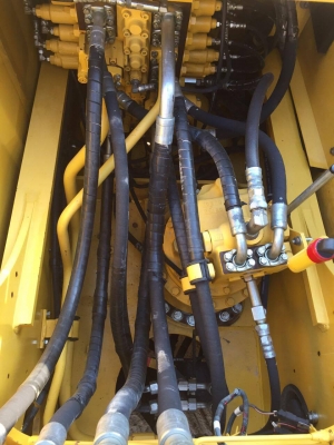 KOMATSU PC200-8MO (เจ้าของขายเอง)  รถปลายปี 2013 5,xxx ชม. ประกันศูนย์เต็ม ประตัวรถเต็ม สีเดิม รถสวย พร้อมใช้งาน  สนใจติดต่อด่วน 089-0854790