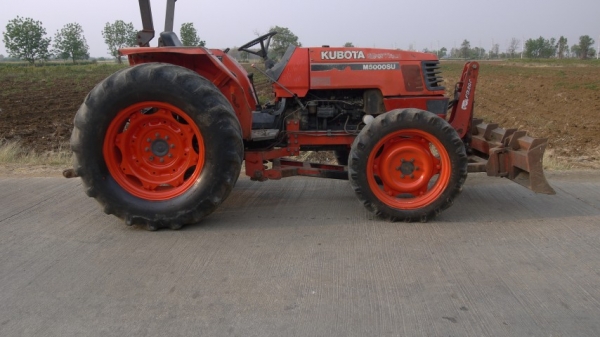 ขาย KUBOTA M5000 เครื่อง เกียร์ดี รถสภาพสวยพร้อมใช้งาน ครับ