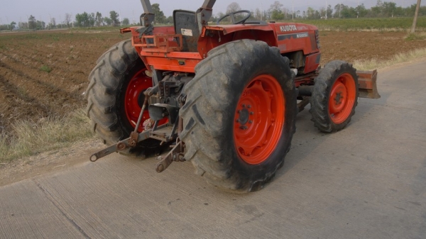 ขาย KUBOTA M5000 เครื่อง เกียร์ดี รถสภาพสวยพร้อมใช้งาน ครับ