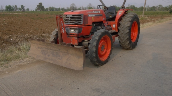 ขาย KUBOTA M5000 เครื่อง เกียร์ดี รถสภาพสวยพร้อมใช้งาน ครับ
