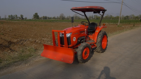 ขายครับ KUBOTA L3008 พร้อมใบดันหน้า เครื่องดี เกียร์ดี รถสภาพสวยพร้อมใช้งานครับ