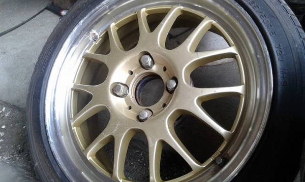 ขายแม็คขอบ15กว้าง6นิ้วพร้อมยางมี2วงครับ ขายแม็คขอบ15กว้าง6นิ้วพร้อมยางมี2วงครับ