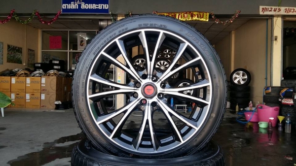 ขายล้อแม็กมือ2 lenso scb 17" พร้อมยางปี15  สนใจติดต่อ ตาเล็ก ล้อและยาง 081-3747940