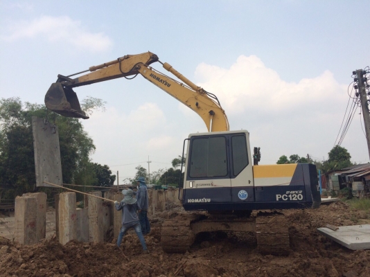 ขาย KOMATSU PC100-5ไฟฟ้าครบเล่ม สภาพสวยพร้อมใช้ ติดต่อได้ คุณอ๊อฟ พิจิตร 086-737-9991